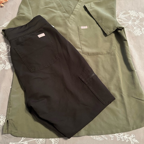 FIGS Scrub - Picture 3 of 7